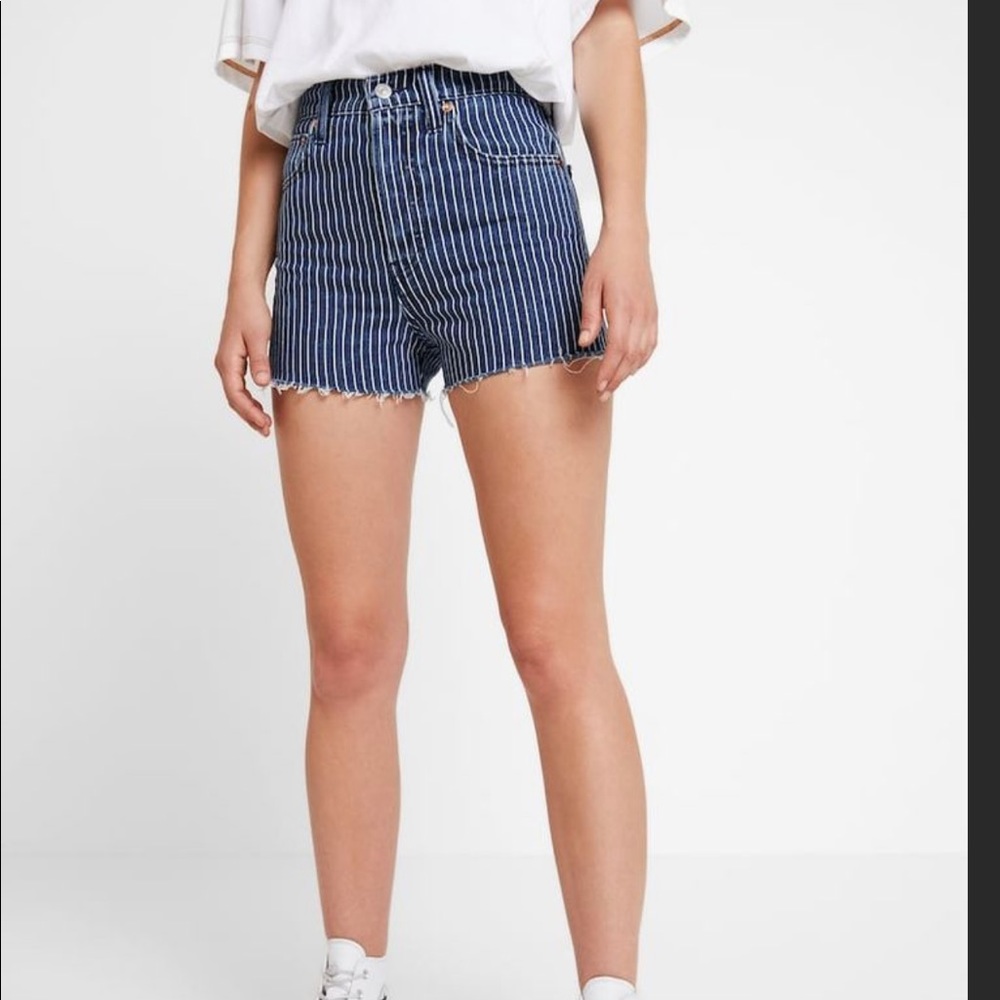 Levi’s stranger things rib-cage shorts